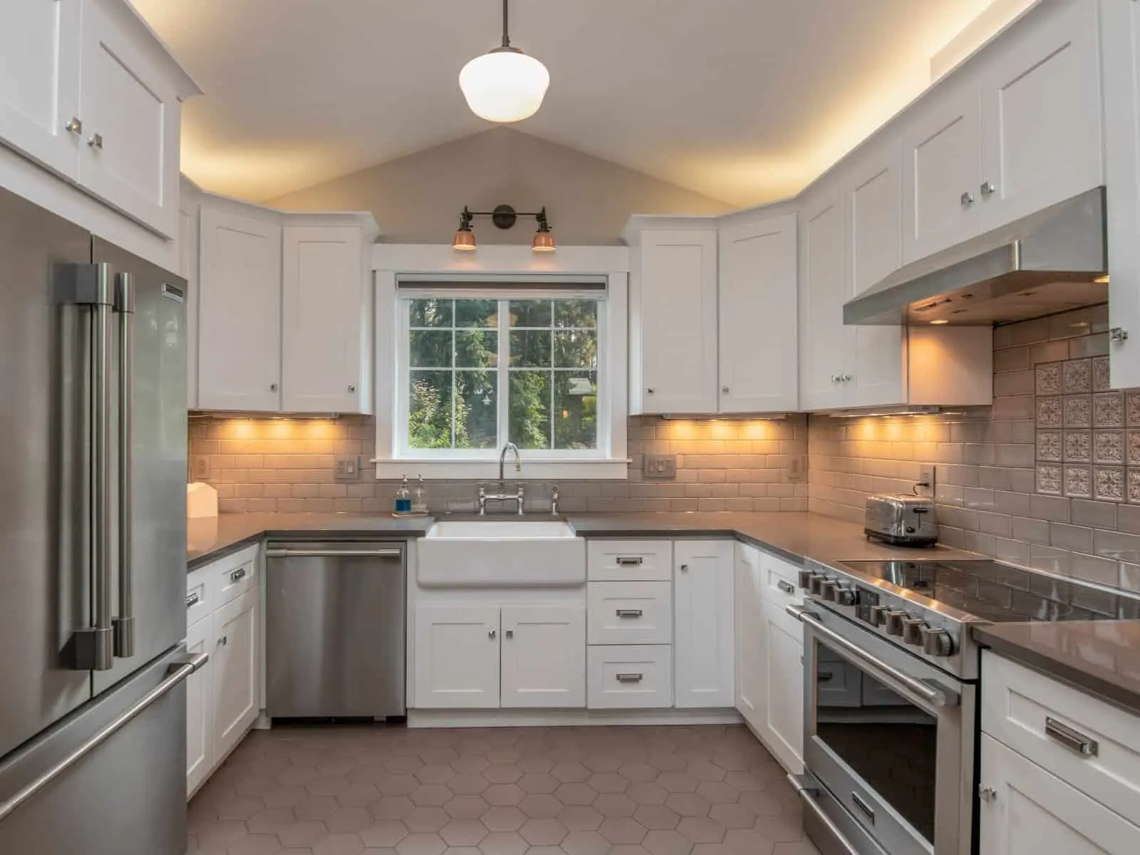 Lighting above and below the kitchen cabinets