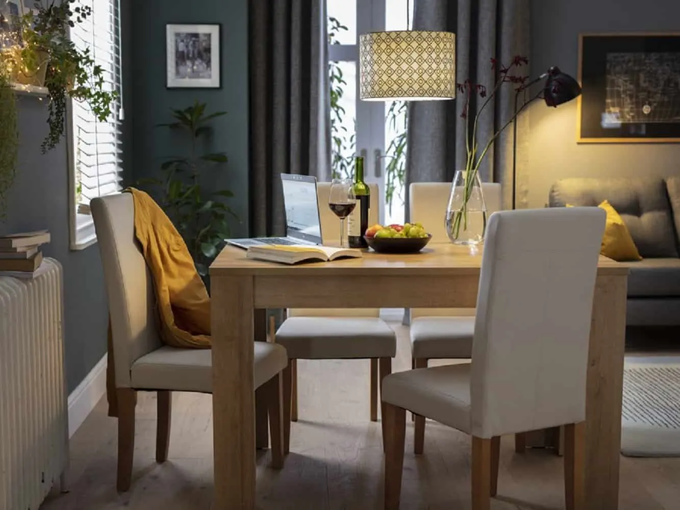 4-seater oak dining table and 4 chairs