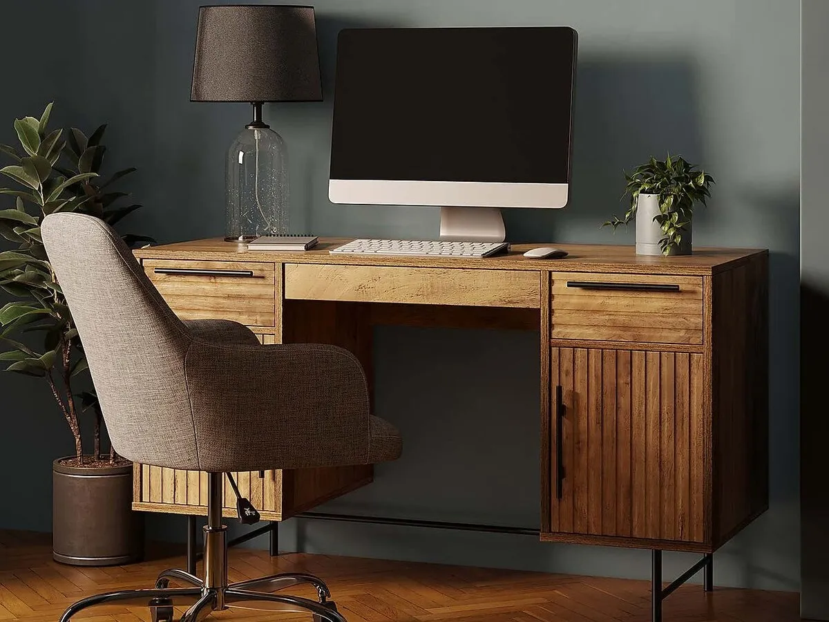 Oak desk with 2 doors and 2 drawers