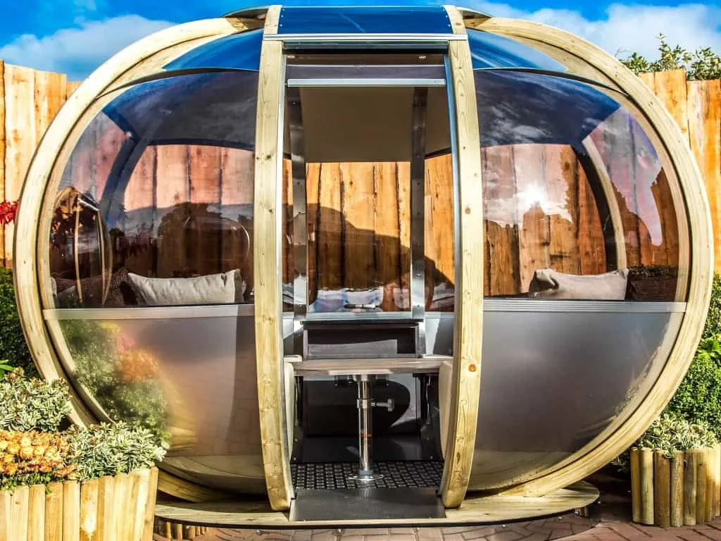 Oval garden pod