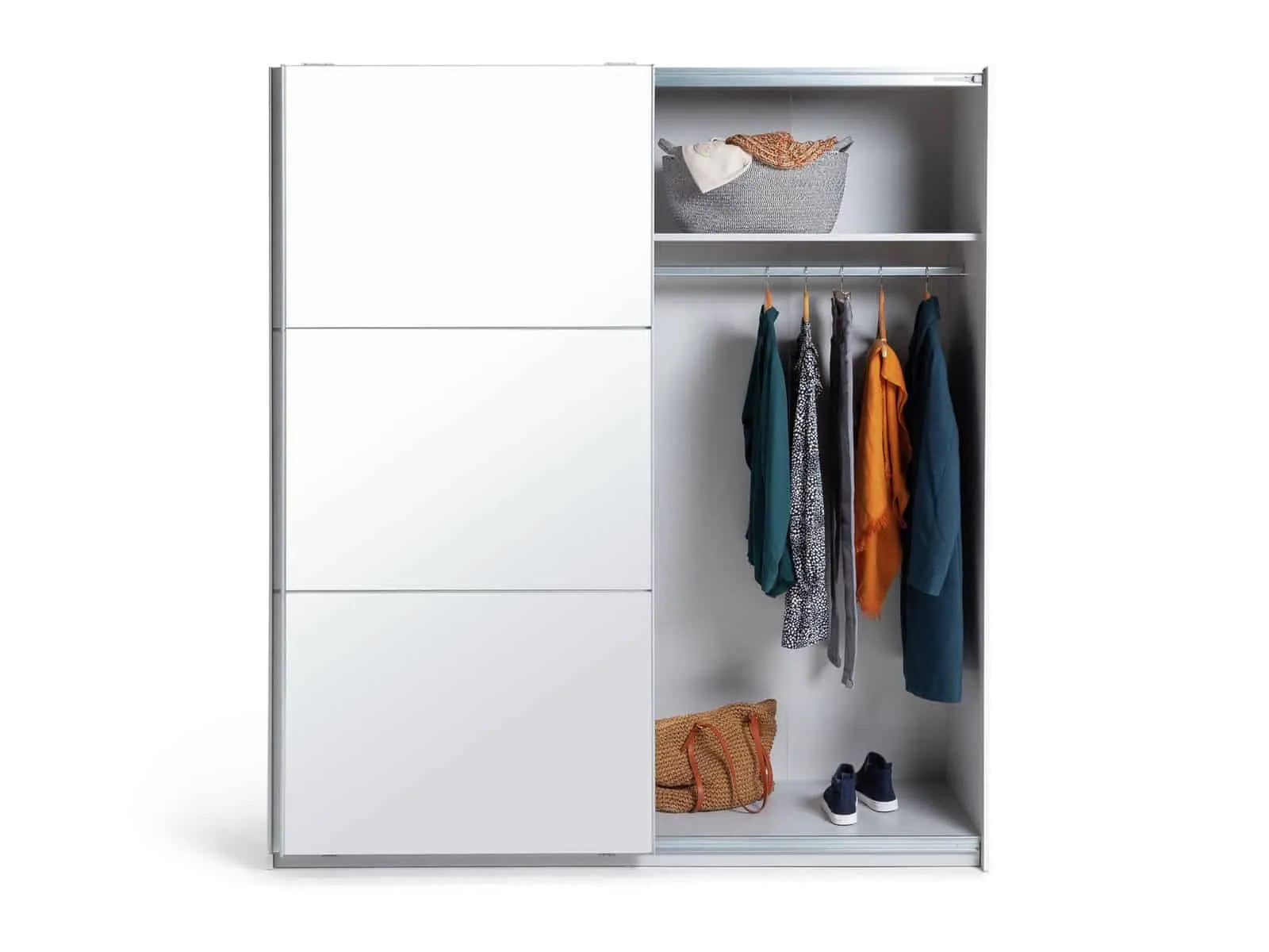 Sliding mirrored door wardrobe