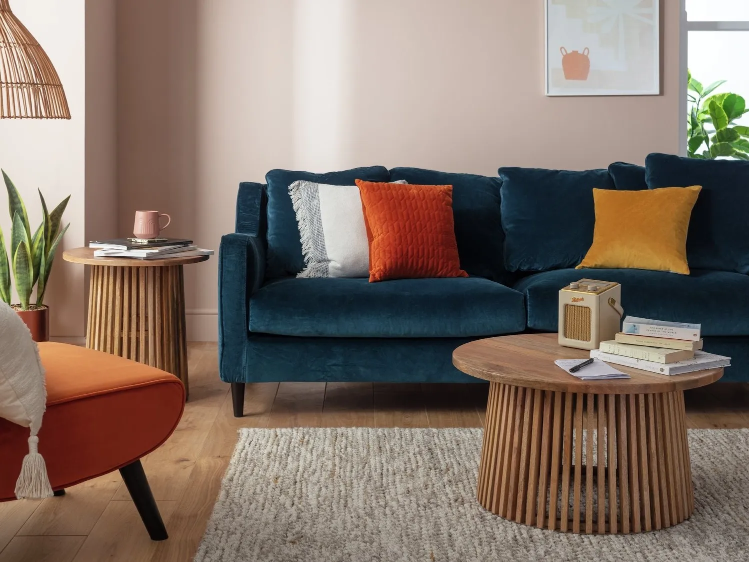 Round slatted coffee table and side table