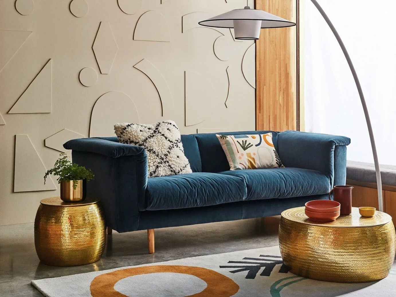 Round brass finish coffee table with hammereed finish