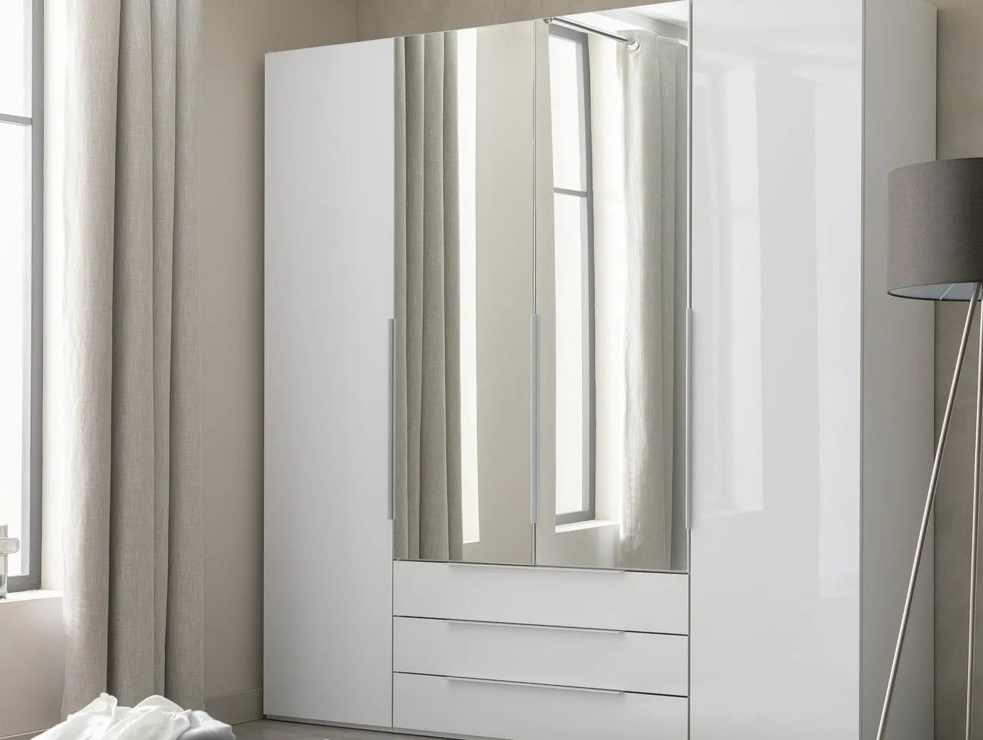 4 door wardrobe with mirrors and 3 drawers