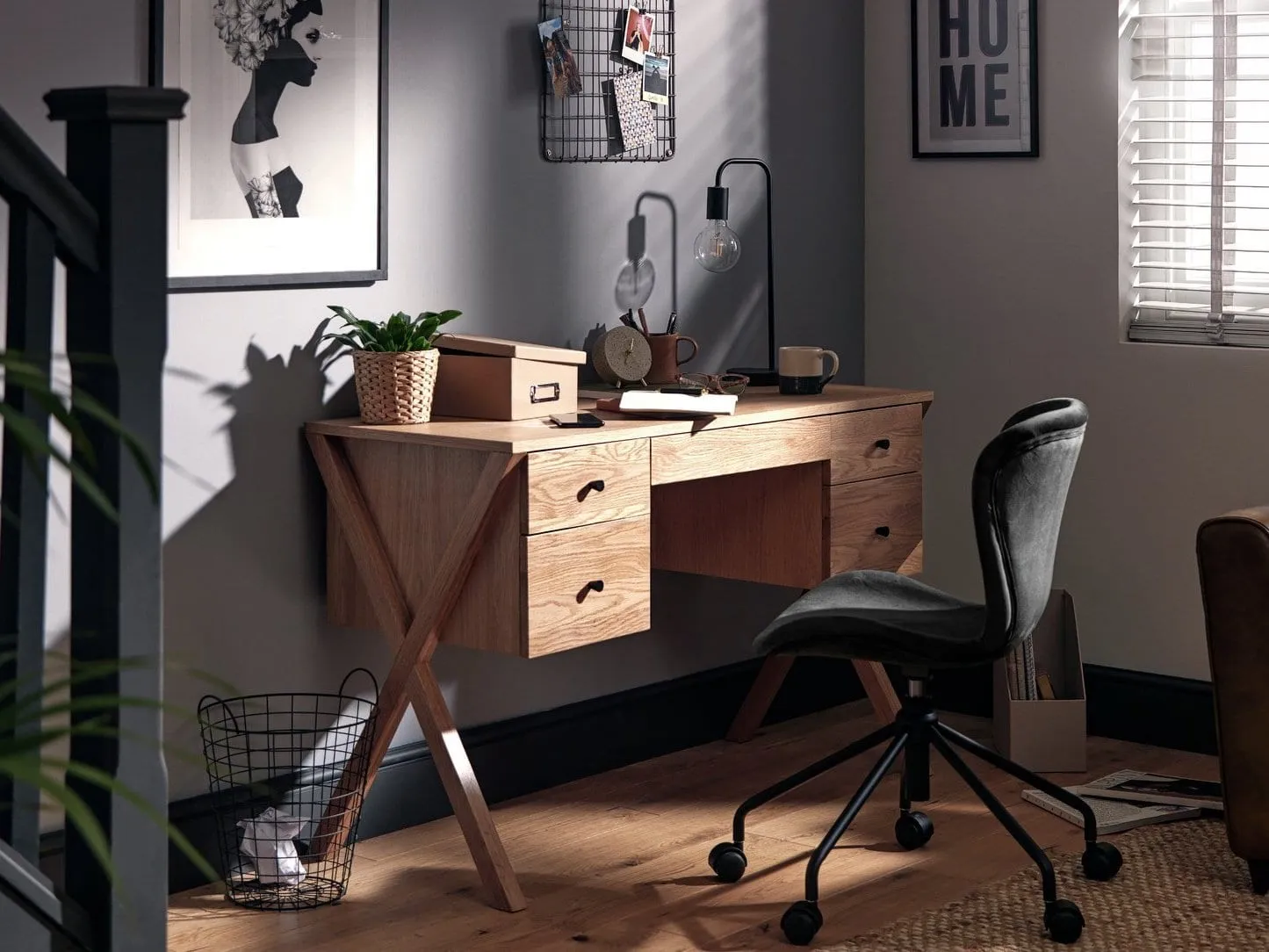 Oak desk with 5 drawers