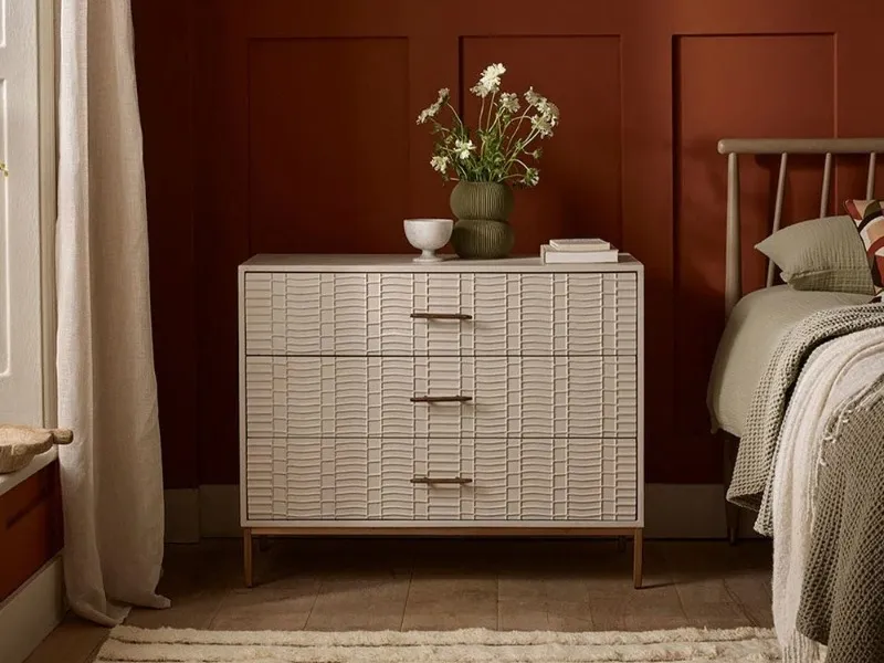 White 3-drawer chest with textured pattern fronts