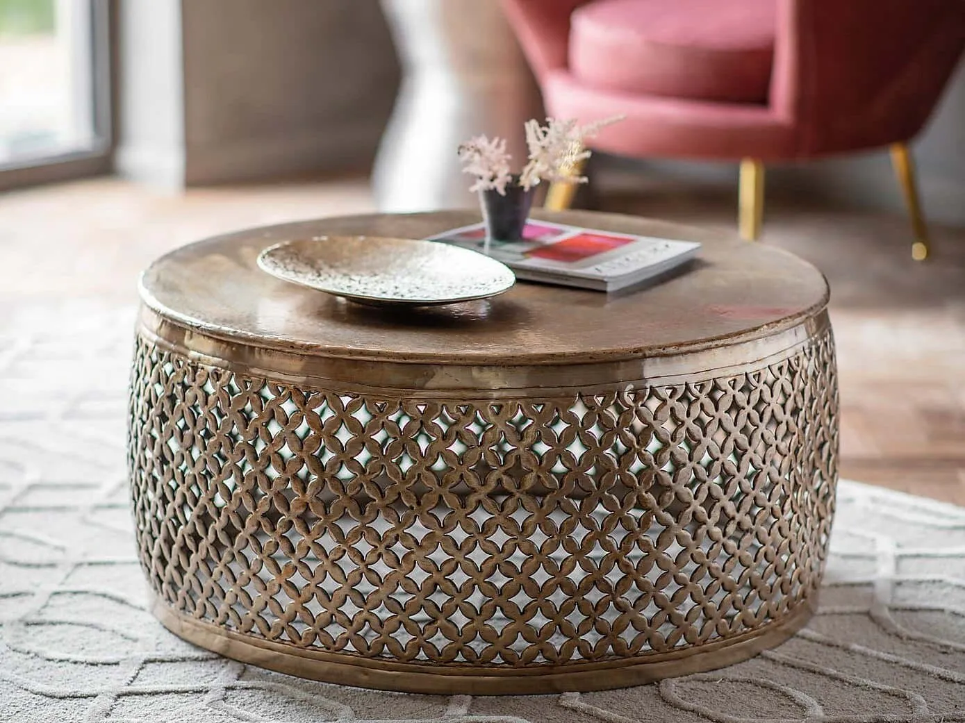Round metal lattice design table