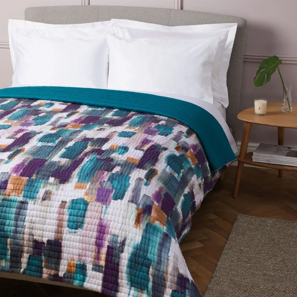 Abstract print quilted bedspread