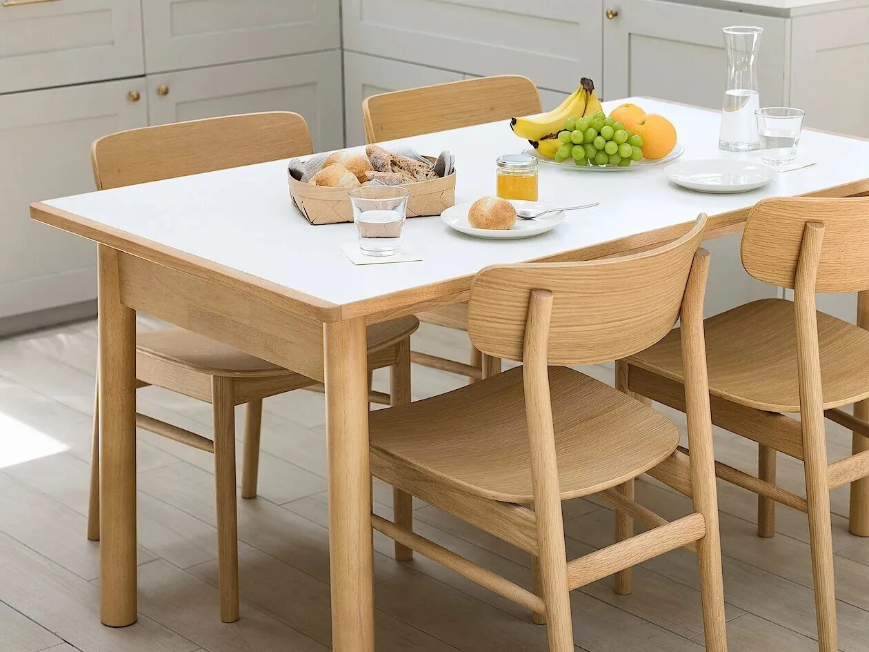 Rubberwood dining table with white top