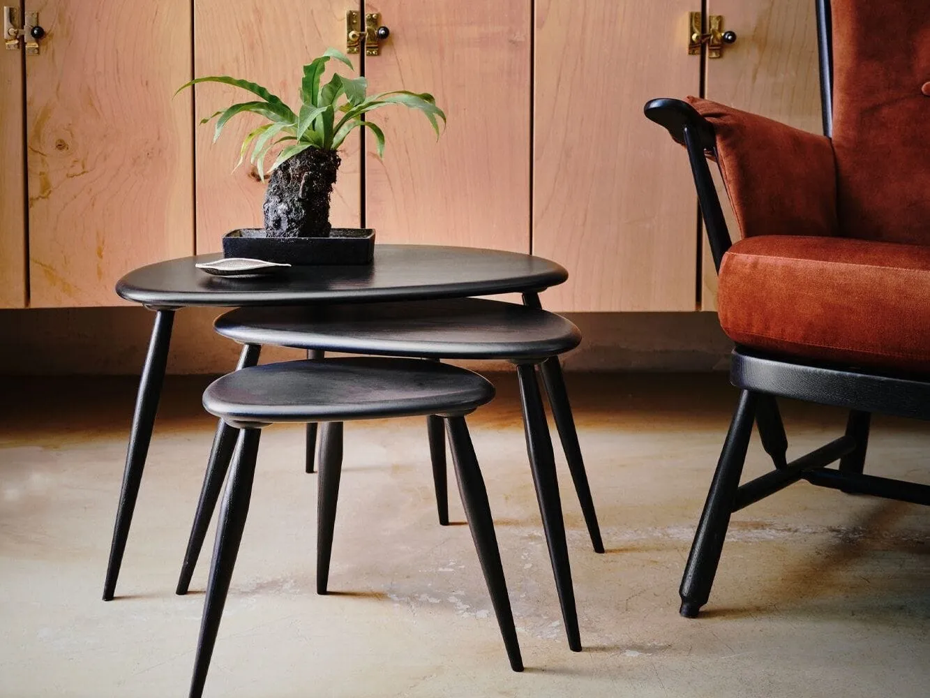 Oval coffee tables