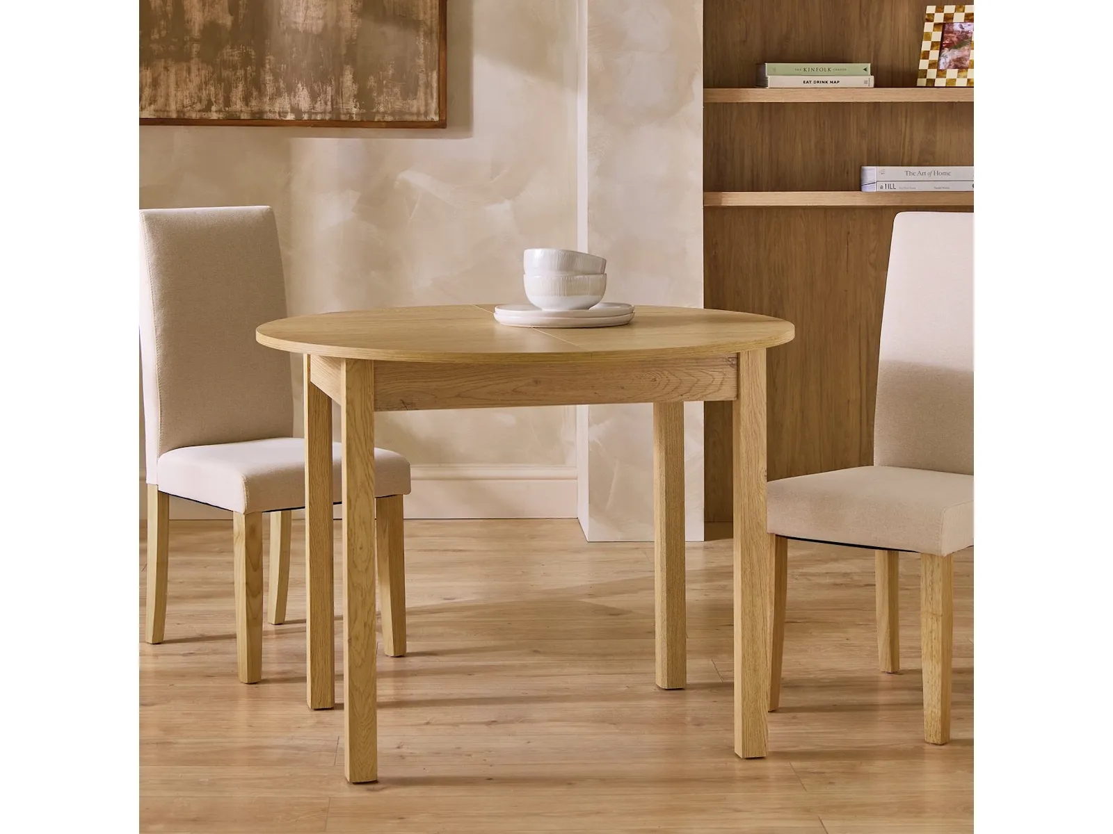 Round dining table