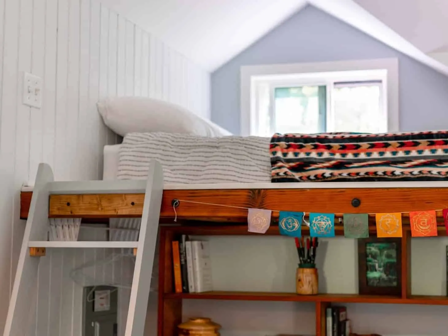 Kid’s cabin bed