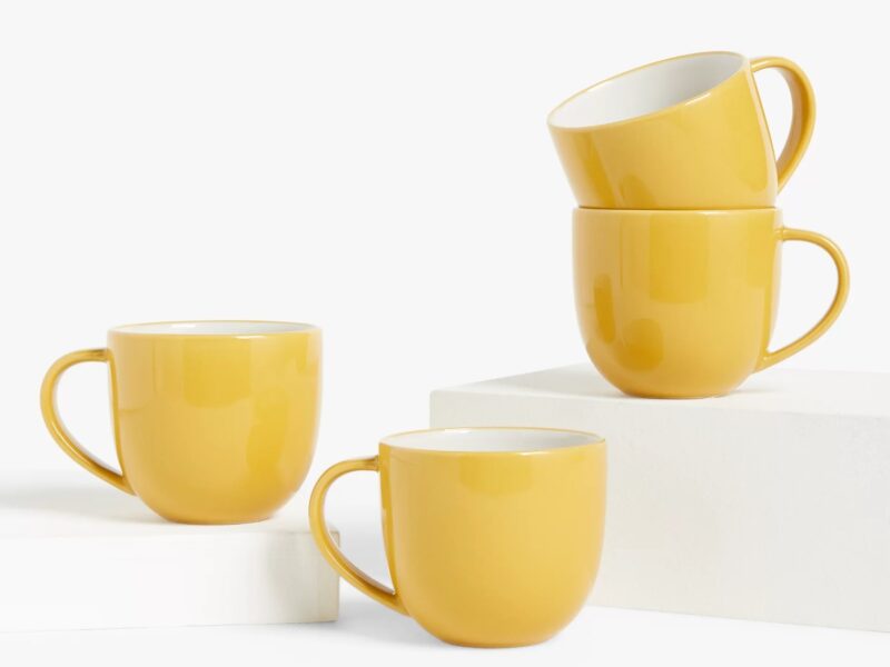 Set of 4 yellow mugs