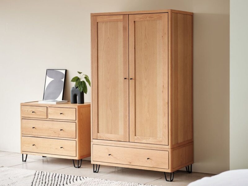 2+2 oak drawer chest on black metal legs