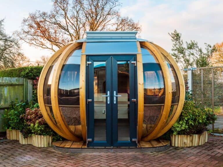 Luxury garden pod