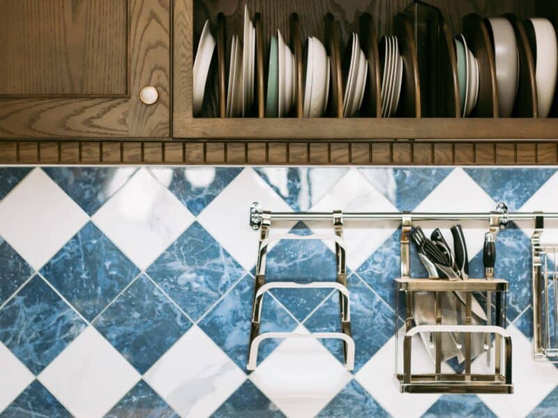 Diagonal kitchen tiles