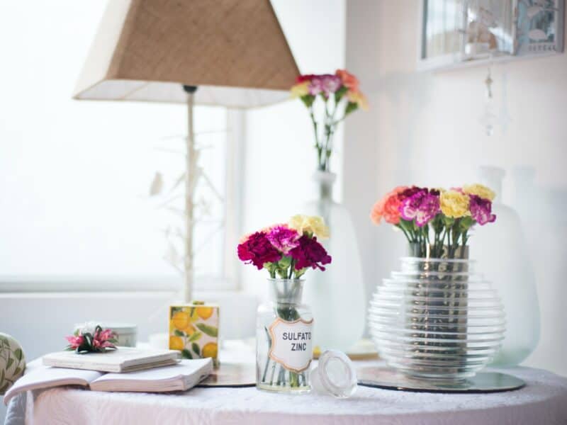 Small sets of flowers used to decorate a table