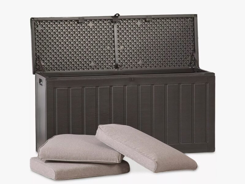 Outdoor storage chest