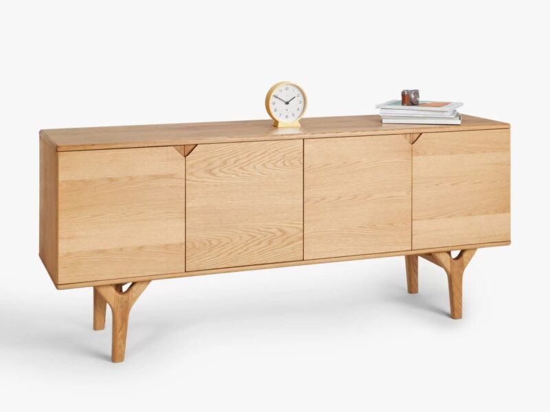 4-door oak sideboard mounted on y-shaped legs