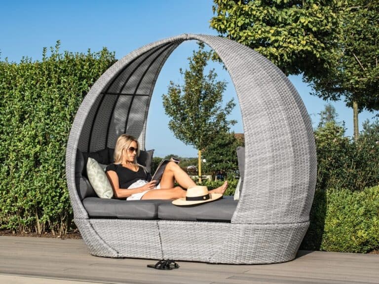 Rattan day bed