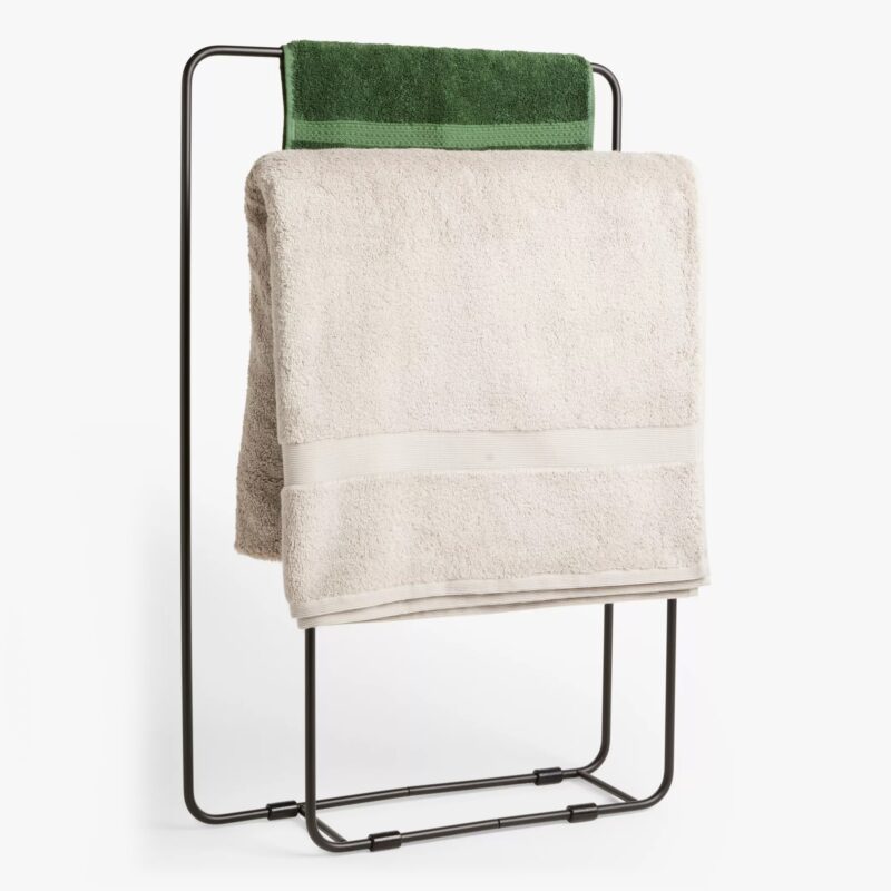 Free-standing towel stand