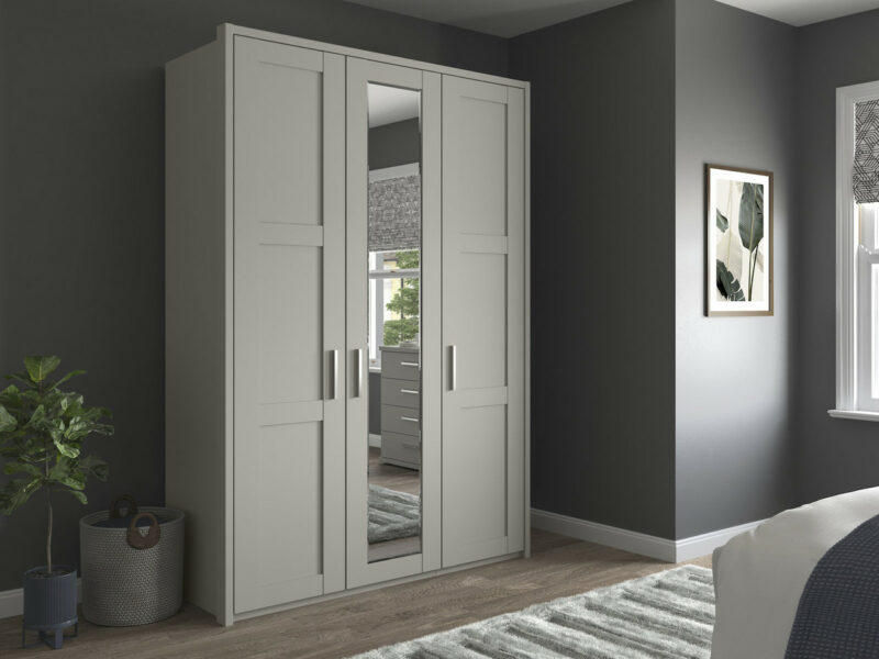 3-door wardrobe with central mirror