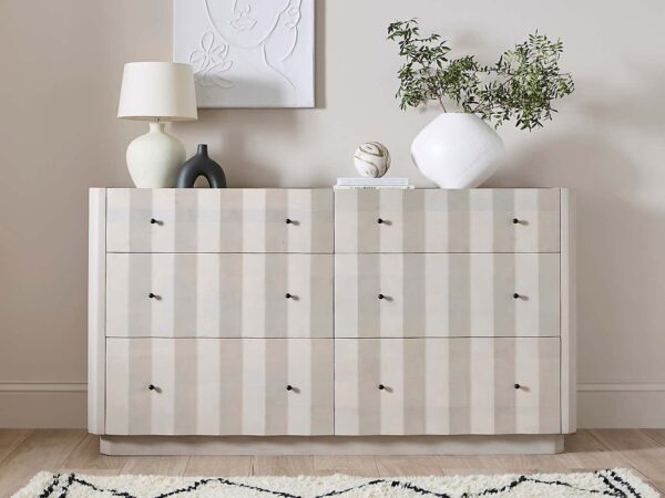 Mango wood drawer chest