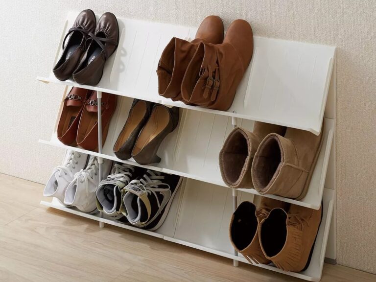 Leaning shoe rack