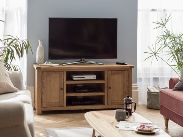 Oak tv unit with 3 open shelves and 2 doors
